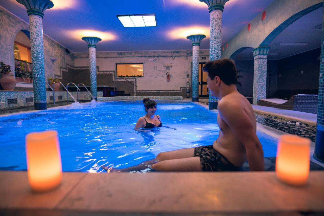 Hotel Casanova - Wellness Center La Grotta Etrusca San Quirico dʼOrcia Exterior foto