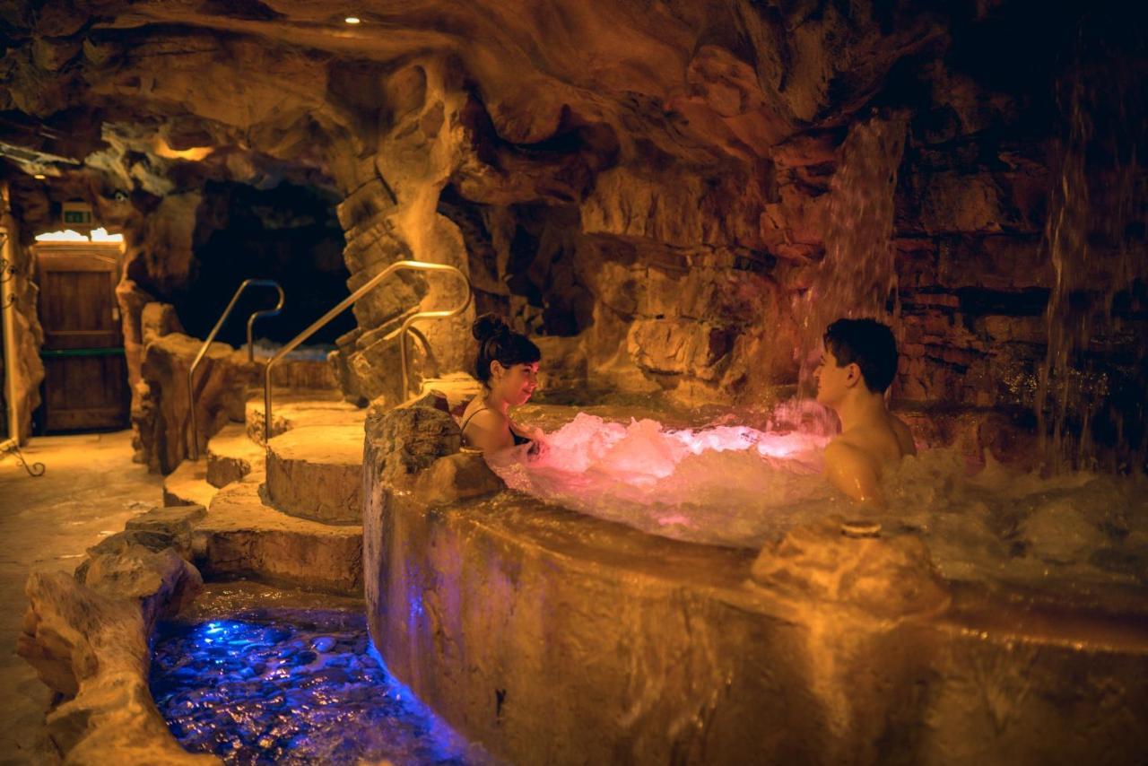 Hotel Casanova - Wellness Center La Grotta Etrusca San Quirico dʼOrcia Exterior foto