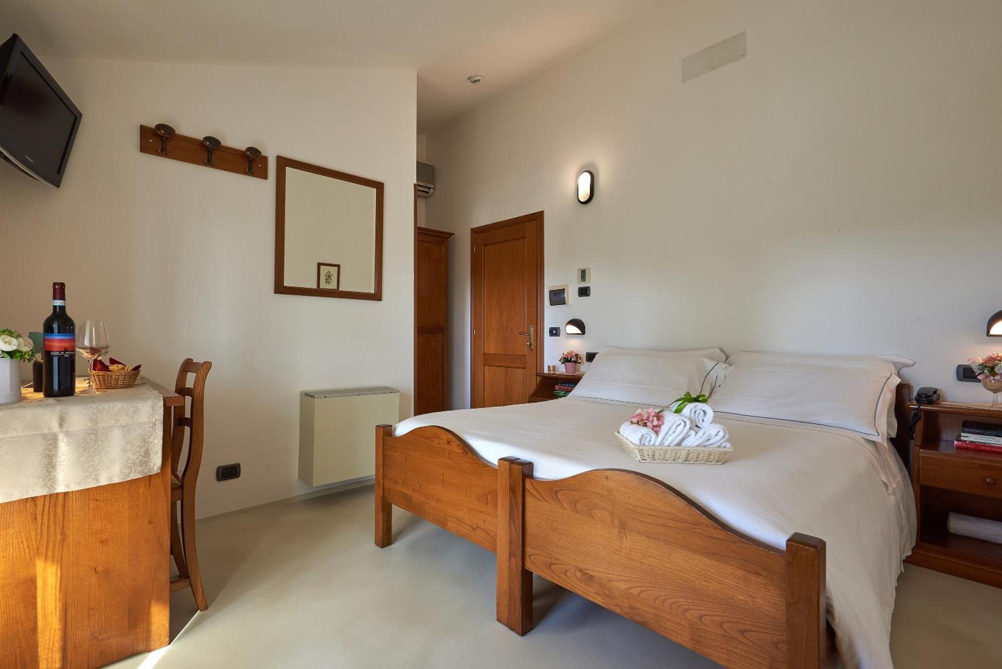 Hotel Casanova - Wellness Center La Grotta Etrusca San Quirico dʼOrcia Exterior foto