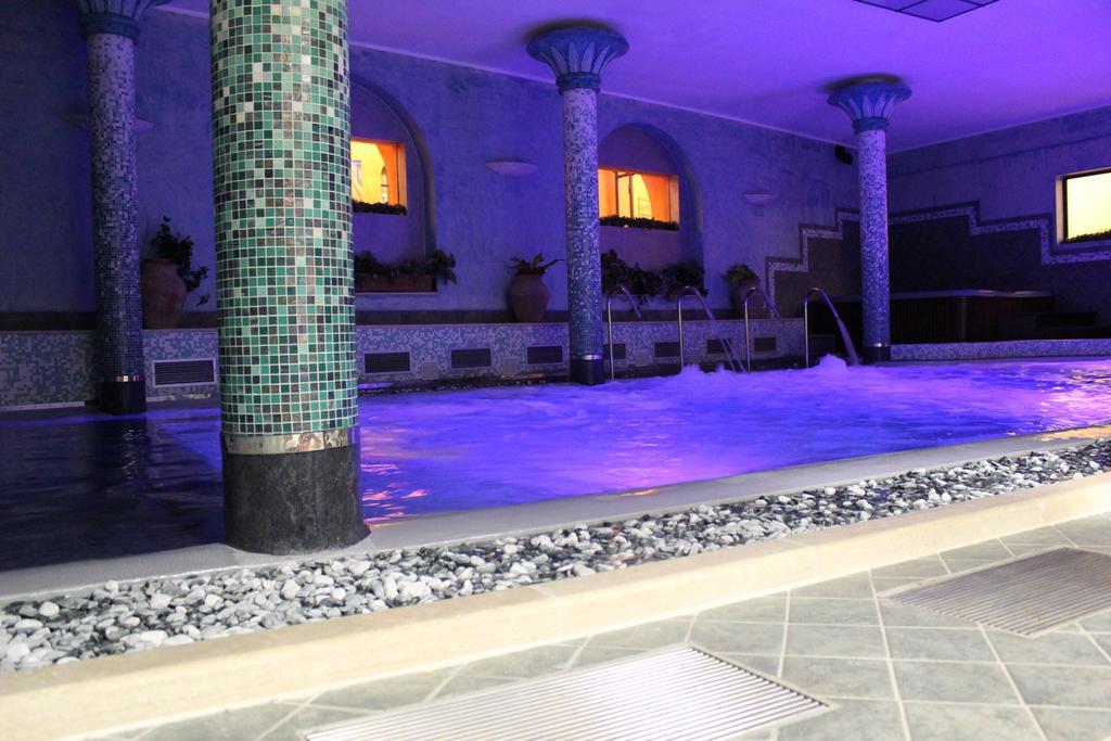 Hotel Casanova - Wellness Center La Grotta Etrusca San Quirico dʼOrcia Exterior foto